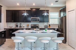 Casa, varias camas (780SST- The Retreat at ChampionsGate) | Cocina privada