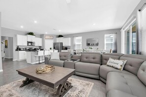 Living area - 7631oml-solterra Resort (Davenport)