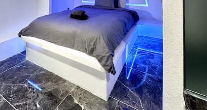 Central Greek Suite with private entrance&yard