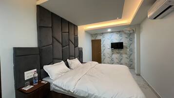 Superior Room | 1 bedroom, down duvets, pillow-top beds, individually decorated