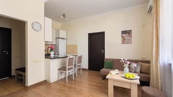 Economy-Apartment | Wohnbereich | Fernseher