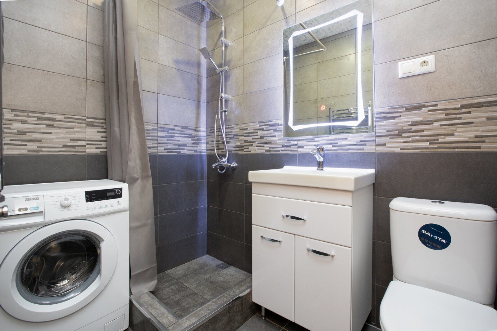 Basic Apartment | Bathroom