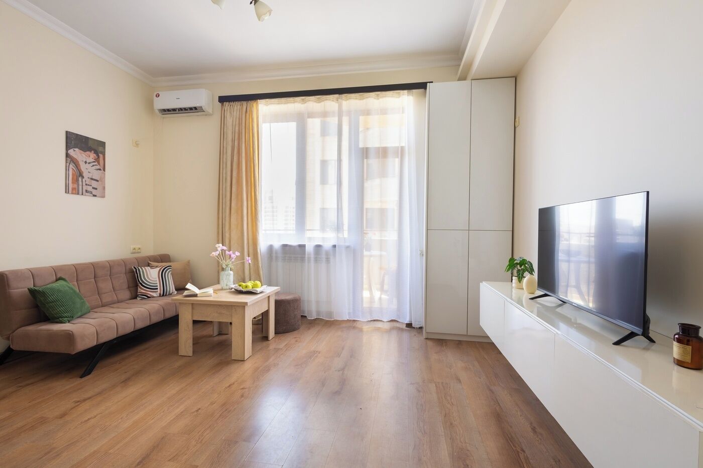 Economy-Apartment | Wohnbereich | Fernseher