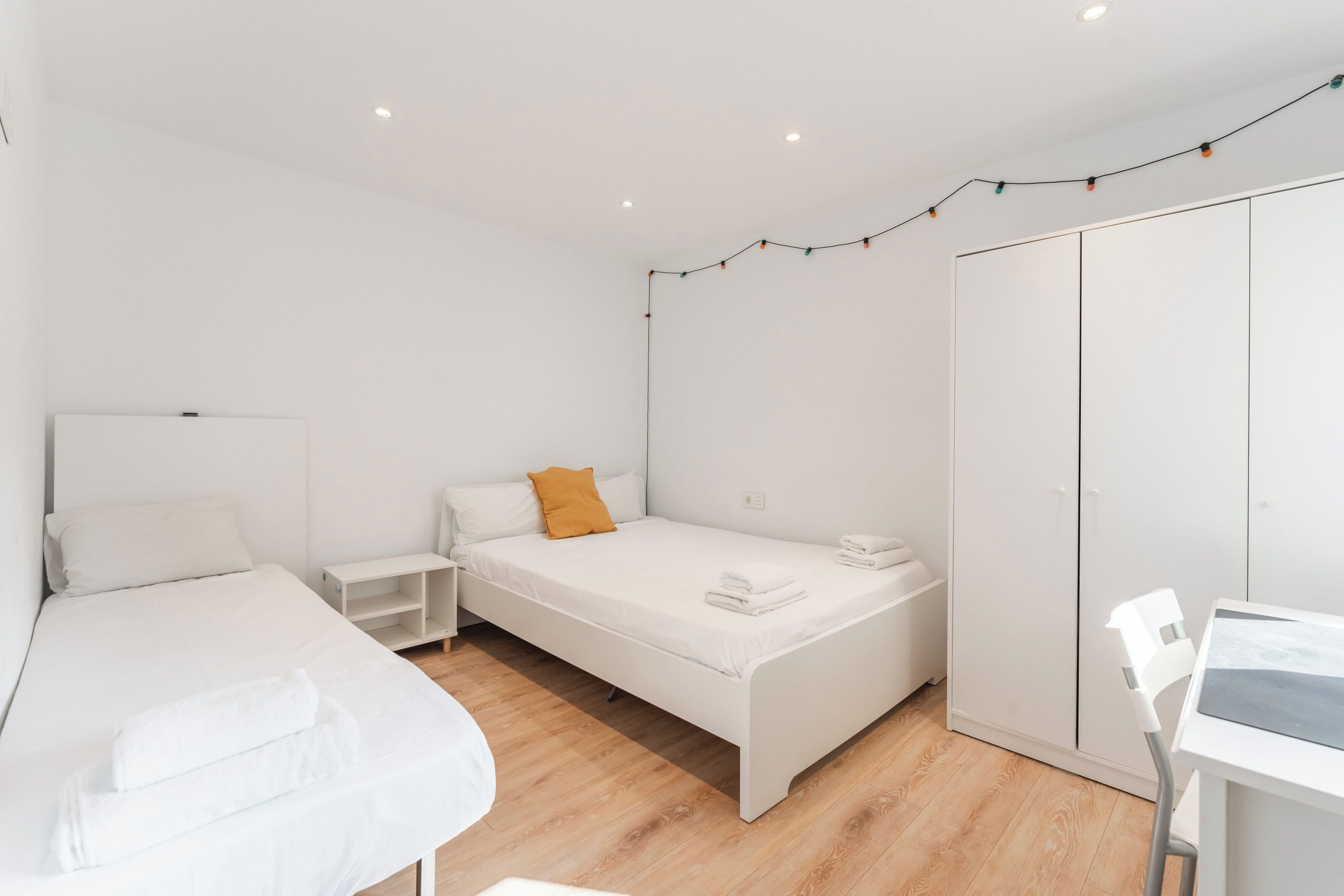 Căn hộ dành cho gia đình | Chăn bông, bàn, màn/rèm cản sáng, bàn ủi/dụng cụ ủi quần áo 