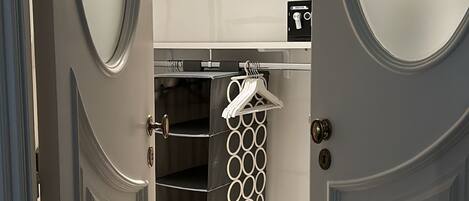 Deluxe Room, 1 Bedroom | 1 bedroom, premium bedding, down comforters, minibar