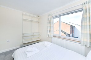 4 Schlafzimmer, Bügeleisen/Bügelbrett, kostenloses WLAN