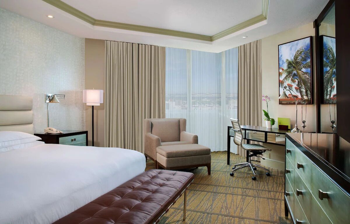 Your Miami Retreat - Close to Airport and Conventions! Free Airport Shuttle