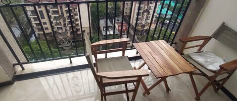 Classic Apartment | Balcony