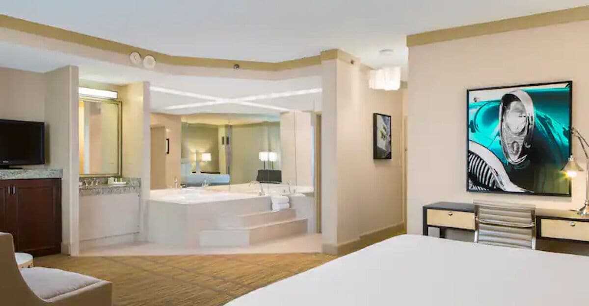 Steps Away from Miami's Int'l Airport! Free Airport Shuttle + Outdoor Pool