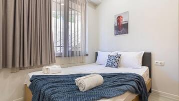 Classic Apartment | Premium bedding, desk, laptop workspace, blackout drapes