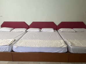 Bed sheets - OYO 90885 Bera Pentagon Inn (Bandar Bera)