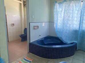 Family Room, Private Bathroom | Bathroom | Shower, towels, toilet paper - OYO 90885 Bera Pentagon Inn (Bandar Bera)