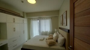 Desk, free WiFi, bed sheets - OYO 1027 Camille Suites Baguio (Baguio)