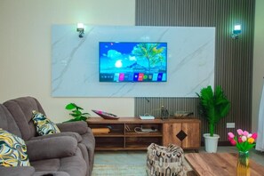 TV - Exquisite 2-Bedroom in Nairobi: Luxury, Comfort, and Convenience Await!! (Nairobi)