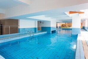 Outdoor pool - Lux Suites Urban Oasis Apartments (Nairobi)