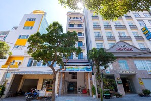 Front of property - Gold Holiday Hotel (Ho Chi Minh City)