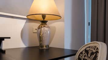 Triple Room | Soundproofing, iron/ironing board, free WiFi, bed sheets