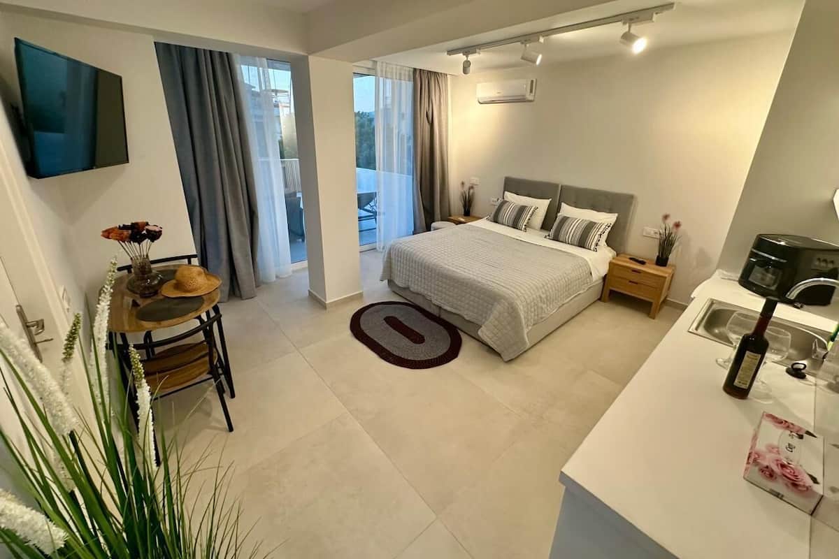 Habitación doble Deluxe | Insonorización, tabla de planchar con plancha y wifi gratis