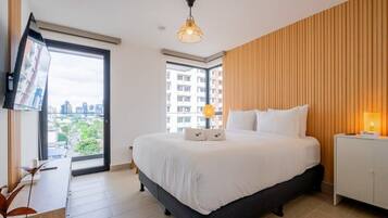 1 bedroom, desk, WiFi, bed sheets