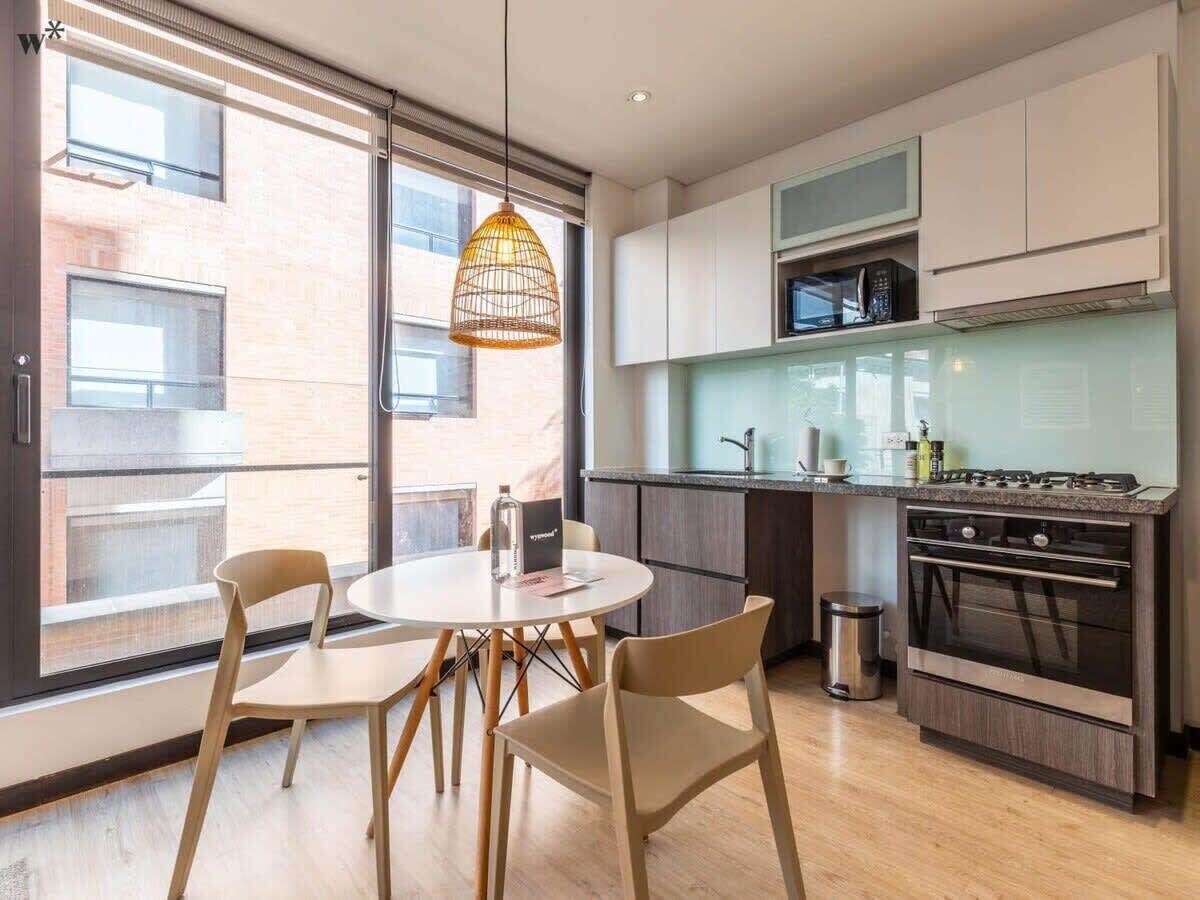 冰箱、微波炉、烤箱、炉灶