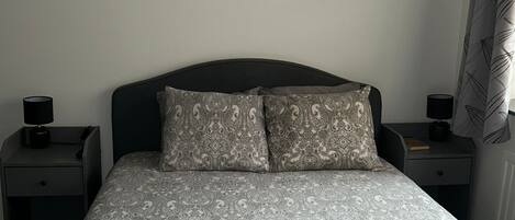 1 makuuhuone, vauvan matkasänky, ilmainen Wi-Fi, vuodevaatteet