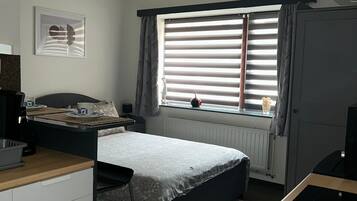 1 chambre, lit parapluie, Wi-Fi gratuit, draps fournis