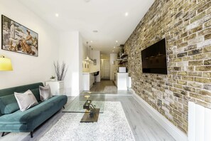 Basic Apartment, 1 King Bed | Living area | TV