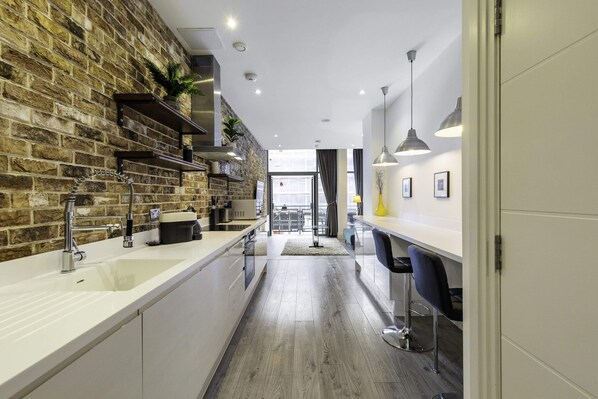 Basic Apartment, 1 King Bed | Private kitchen - Beautiful One Bed Abode In East Putney (London)