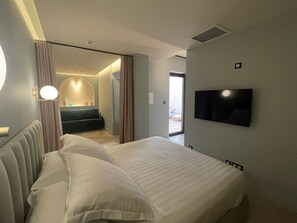 Premium bedding, Select Comfort beds, soundproofing, free WiFi - Villa Chiesa (Le Grau-Du-Roi)