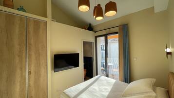 Habitación estándar, 1 cama Queen size, vista al canal | Ropa de cama de alta calidad, camas Select Comfort y insonorización