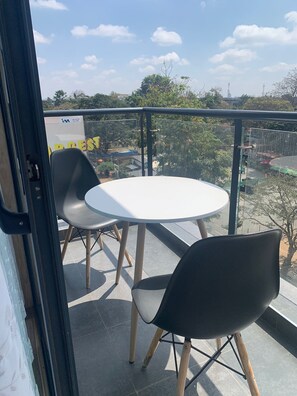 Deluxe Apartment | Balcony