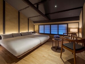 3 bedrooms, in-room safe, individually decorated, individually furnished - Mizunoha Machiya Holiday House (Kyoto)