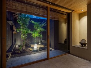 3 bedrooms, in-room safe, individually decorated, individually furnished - Mizunoha Machiya Holiday House (Kyoto)