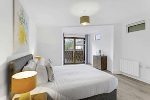 Basic Apartment, 1 King Bed | 1 bedroom, laptop workspace, iron/ironing board, bed sheets - Newly Built and Modern 1 Bedroom Flat (Bushey)