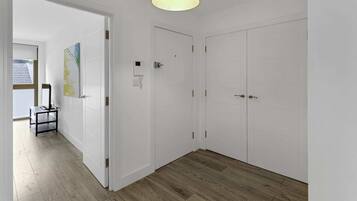 Basic Apartment, 1 King Bed | Interior