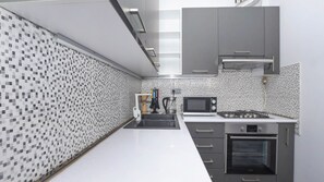 Comfort-Apartment | Eigene Küche | Kühlschrank, Mikrowelle, Ofen, Herdplatte