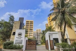 Exterior - Siddha Xanadu Studio 604 - Pool Near Airport, CC2 (Kolkata)