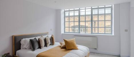 3 Schlafzimmer, Schreibtisch, Bügeleisen/Bügelbrett, Reisekinderbett