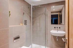 Shower, hair dryer, towels, shampoo