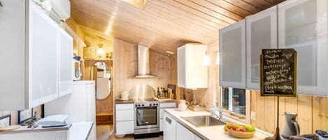 Réfrigérateur, micro-ondes, four, lave-vaisselle