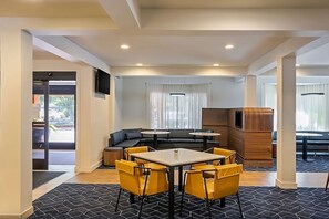 Dining - Discover the Best of Pleasant Hill and Beyond! Four Units w/ Self Parking! (Pleasant Hill)