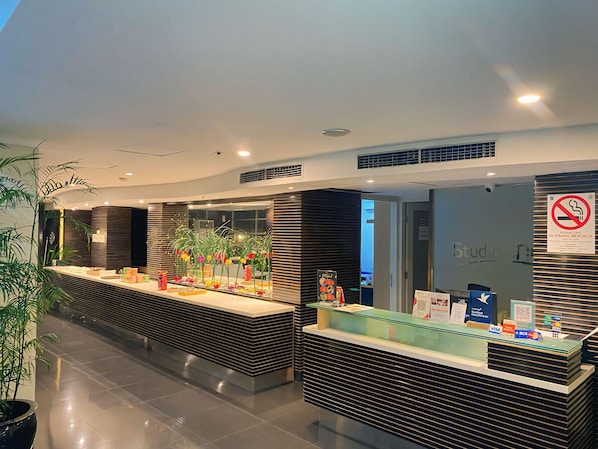 Reception - Studio One Thamrin Hotel (Jakarta)