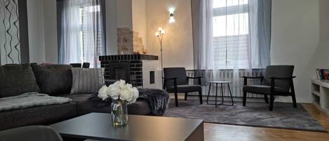 TV connectée, cheminée, jeux vidéo