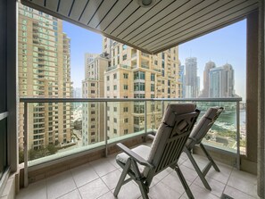 Property grounds - Lux 2BR Apt with Views of Dubai Marina, Pool & Gym (Dubai Marina)