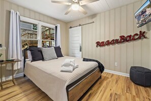 4 bedrooms, iron/ironing board, WiFi, bed sheets