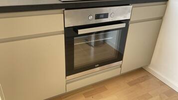 雪櫃、微波爐、焗爐、爐具