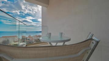 ๋๋ญ์ค ์ํํธ | ํ
๋ผ์ค/ํํฐ์ค