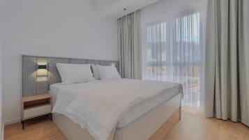 ๋๋ญ์ค ์ํํธ | 2 ๊ฐ์ ์นจ์ค, ์ฑ
์, ๋
ธํธ๋ถ ์์
๊ณต๊ฐ, ๋ฐฉ์ ์ค๋น