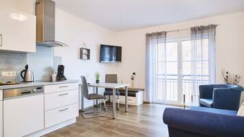 Deluxe-Apartment | Wohnbereich | Flachbildfernseher