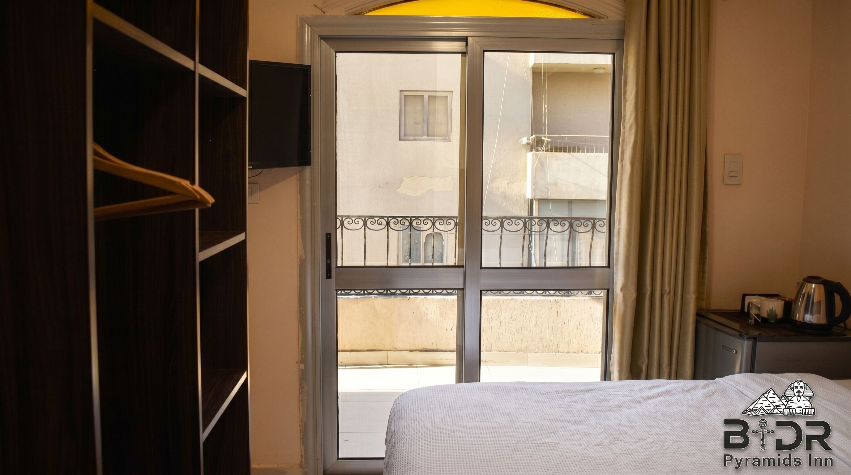 Rom – deluxe, 1 dobbeltseng | Sengetøy av topp kvalitet, minibar og blendingsgardiner